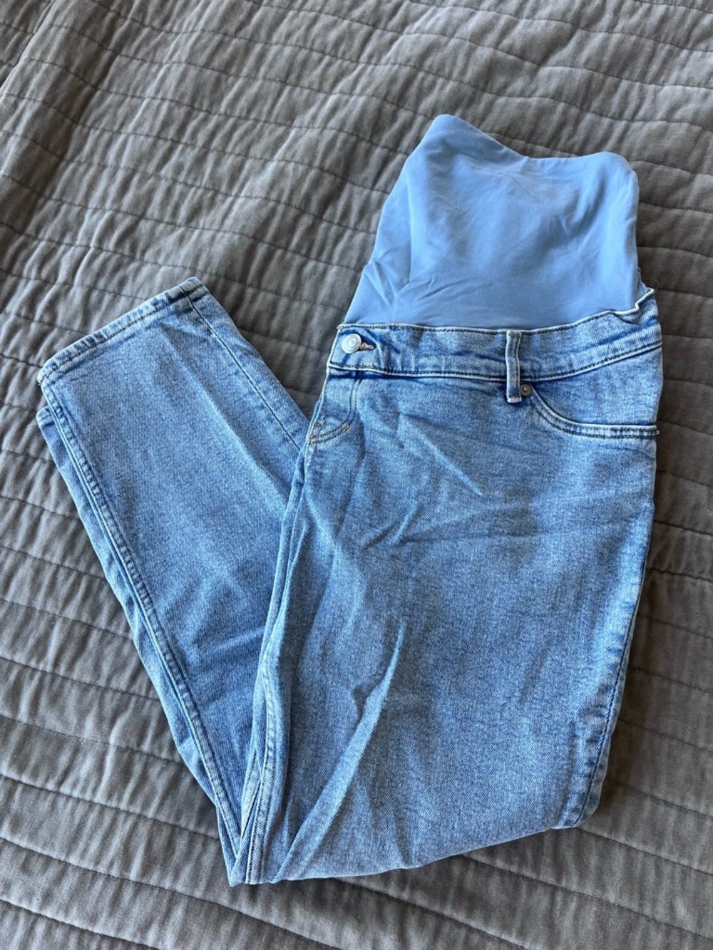 NWOT H&M Light Blue Maternity Jeans with Stretch Waistband